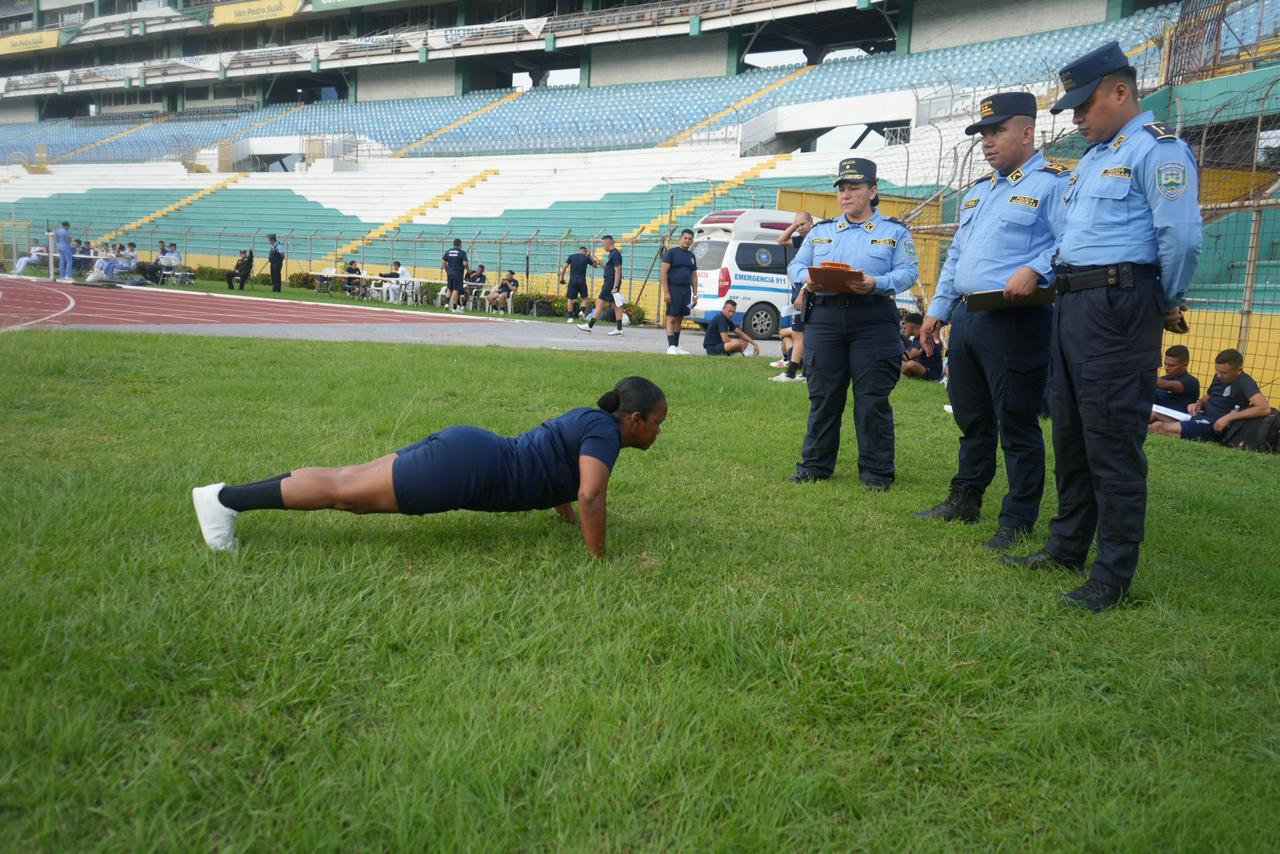 Policía en San Pedro Sula realiza pruebas de diagnóstico físico para ascensos